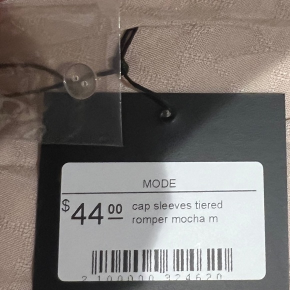 NWT Tiered Ruffle Romper - Picture 4 of 4